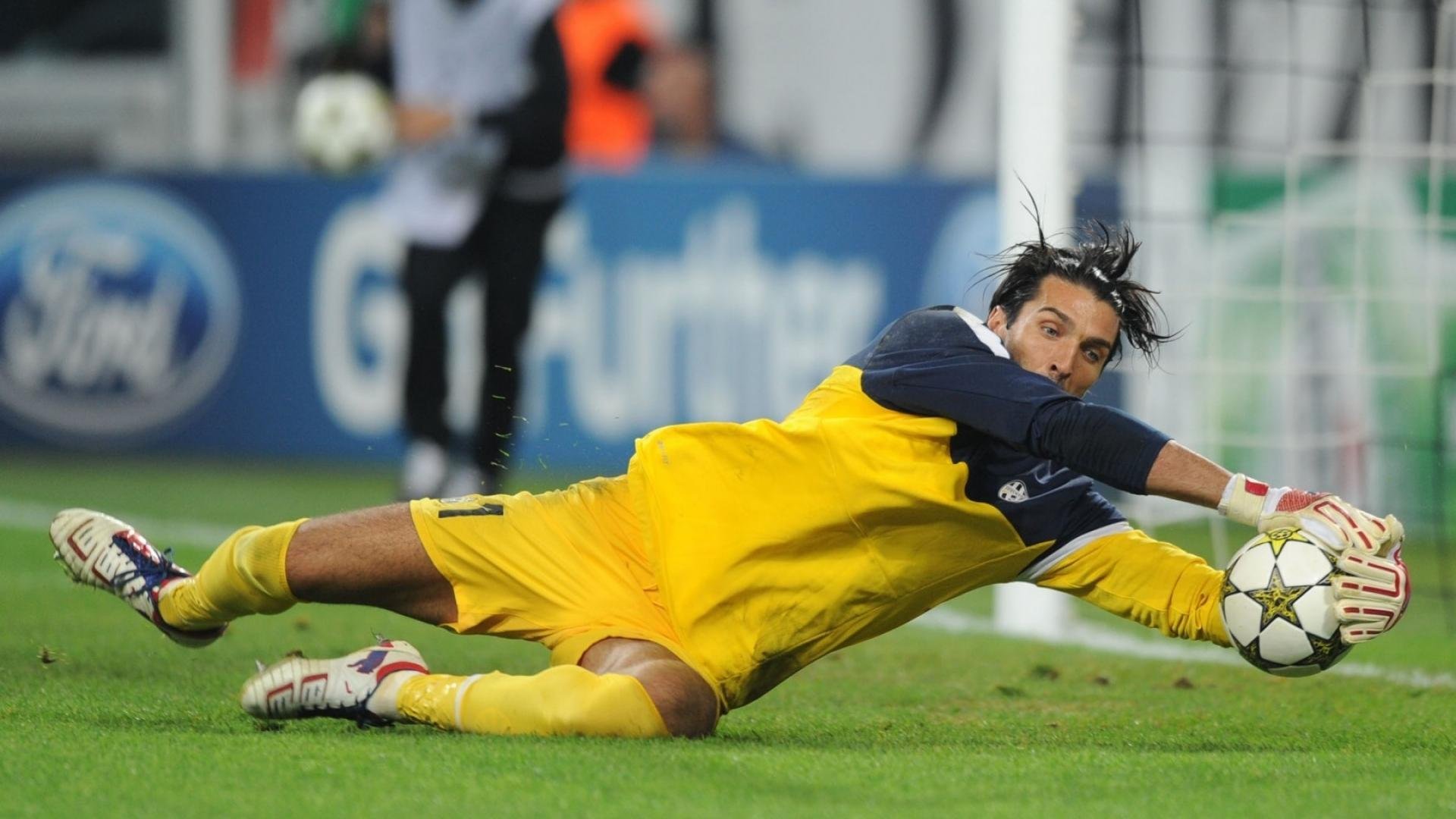 莱万多夫斯基，从禁区杀手到足坛精神坐标